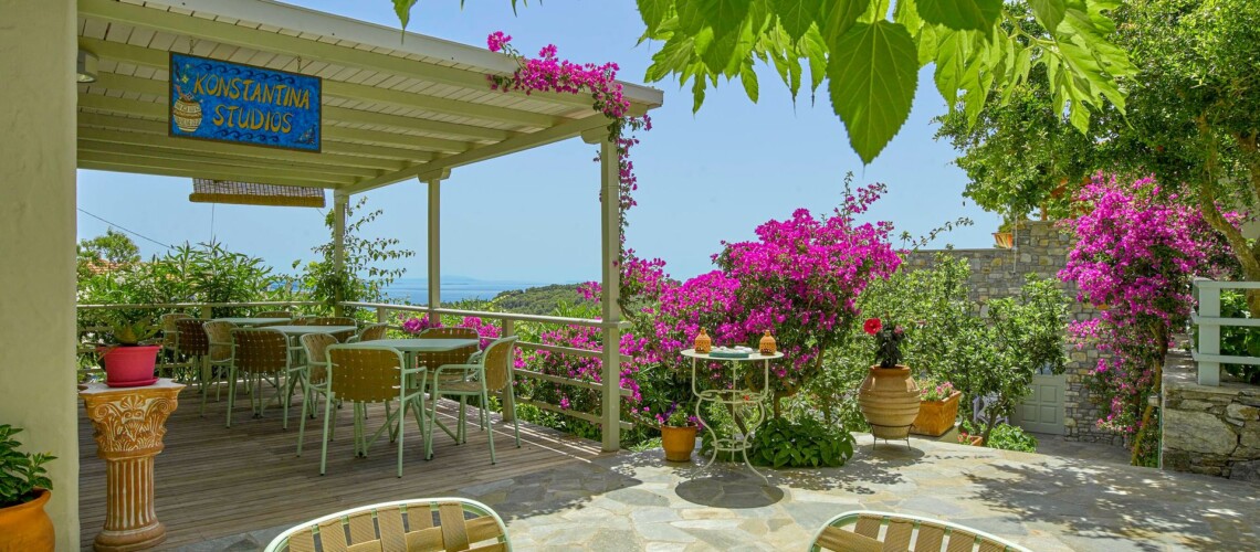 _konstantina boutique studios - breakfast garden_resized